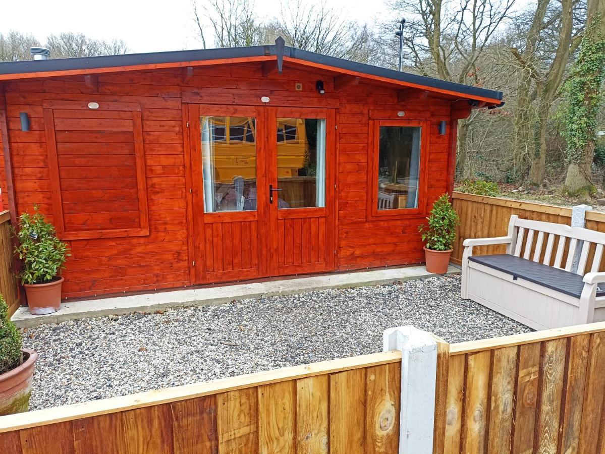 Cosy Cabin Stock Esterno foto